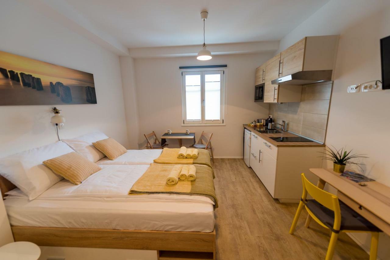 Central Apartments With Parking Ljubljana Bagian luar foto